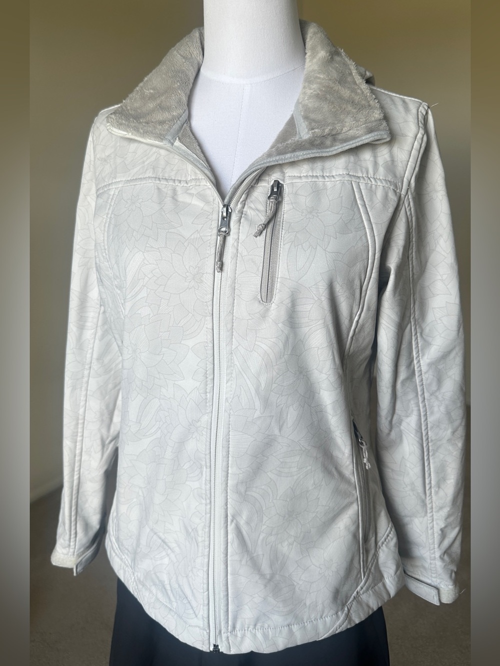 Free Country Women's Light Gray Floral Utility Jacket with Fleece Collar